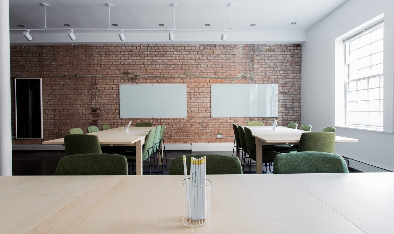 Por qué contratar una empresa de vaciado de oficinas en Madrid: Beneficios y consideraciones clave